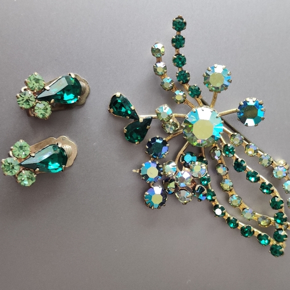 Vintage Made in Austria Crystal Brooch and Earrings Set - Picture 8 of 13